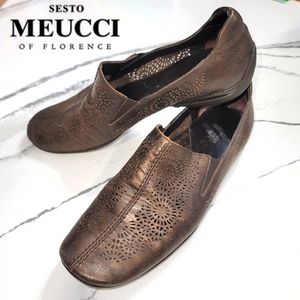 Sesto Meucci Uriana bronze leather laser cut floral mandela design. Size 7